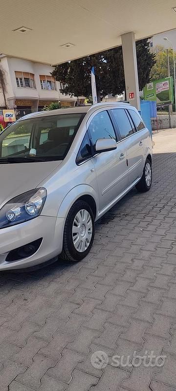 Usata Opel Zafira 2011 Grigio Monovolume