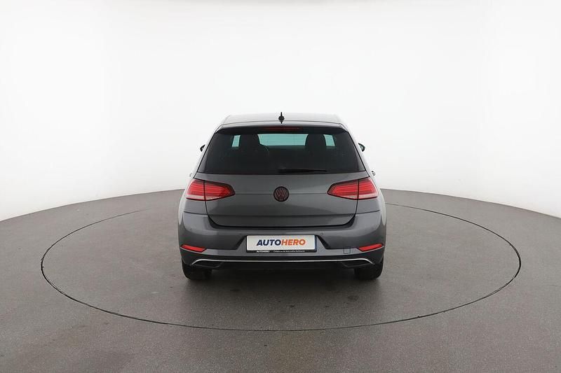 Second-hand VW Golf VII Advance 125 CP (91 kW) 2020 Gri
