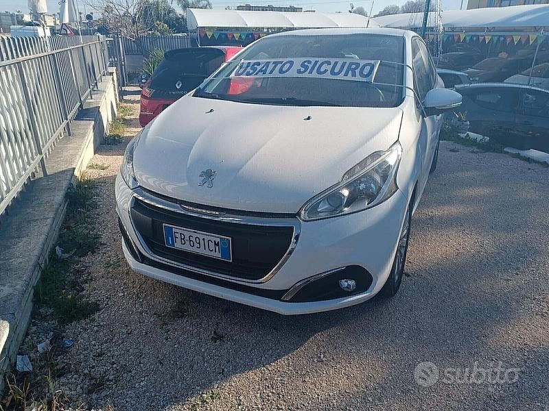 Usata Peugeot 208 Active 81 CV (59 kW) 2014 Bianco Utilitaria