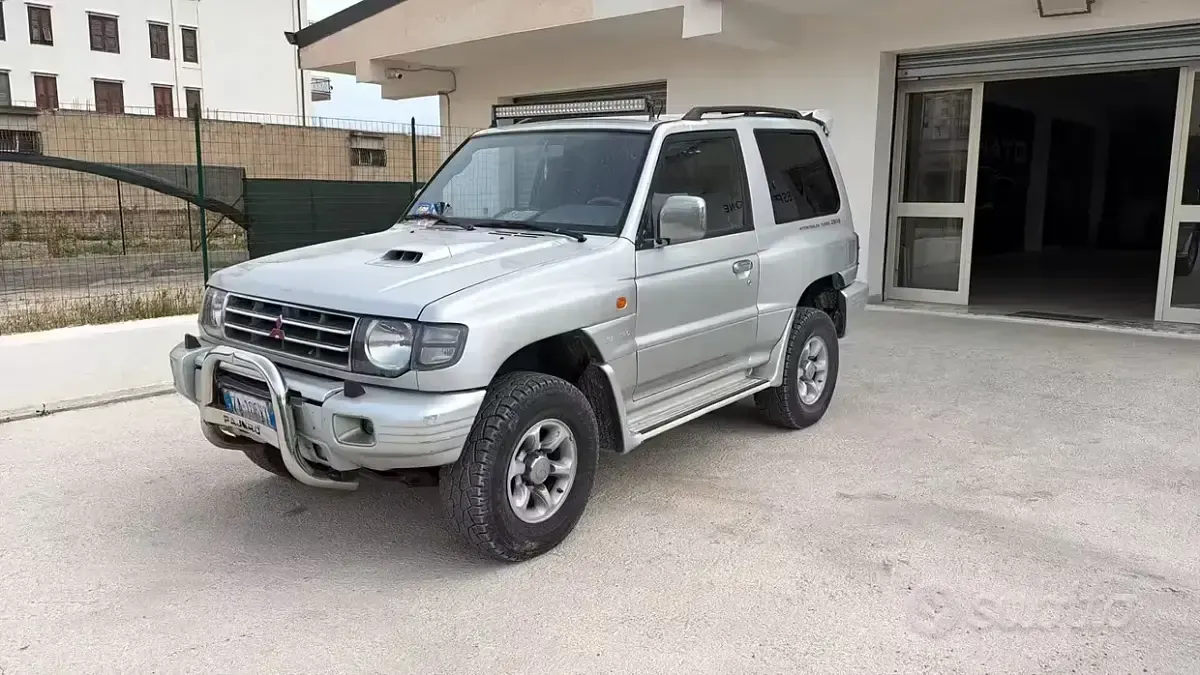Usata Mitsubishi Pajero Invite 100 CV (73 kW) 1993 Grigio SUV