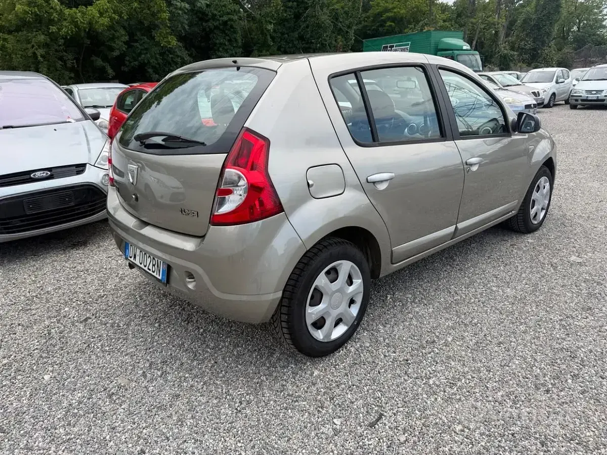Occasion Dacia Sandero 72 PK (52 kW) 2009 Grijs Sedan