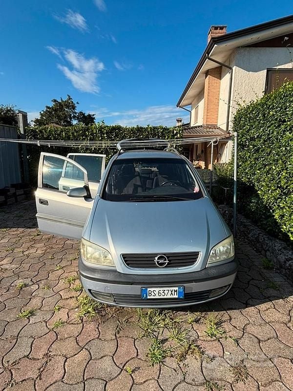 Usata Opel Zafira 101 CV (74 kW) 2002 Monovolume