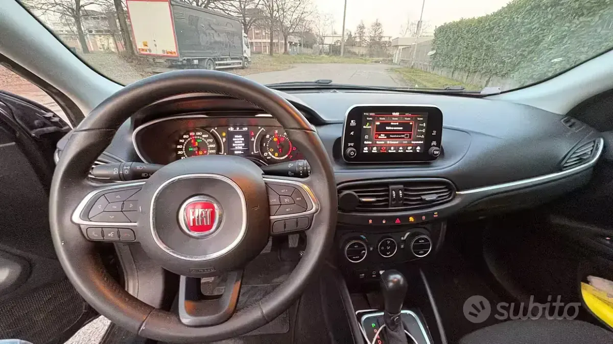 Usata Fiat Tipo 120 CV (88 kW) 2018 Marrone Station wagon