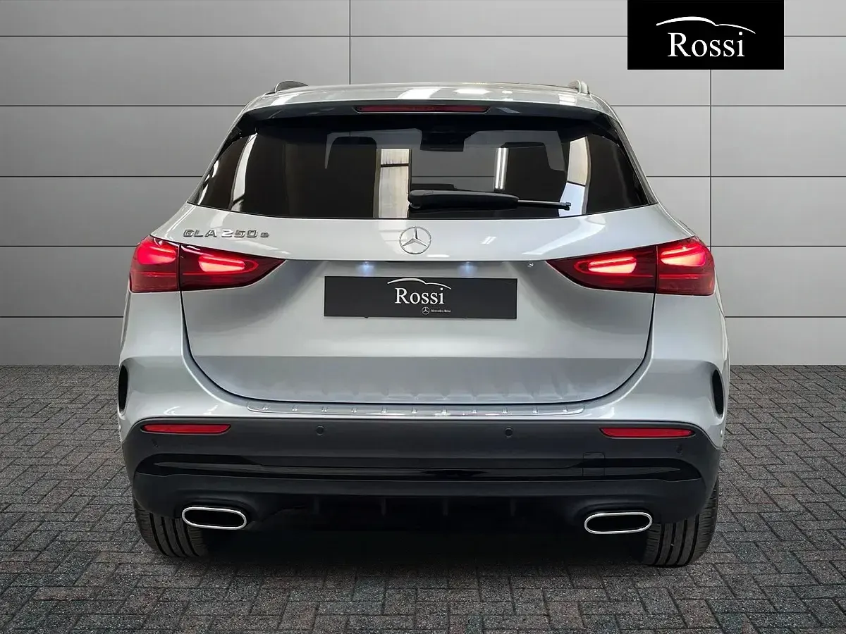Nuova Mercedes GLA250 163 CV (119 kW) 2026 Argento hightech SUV