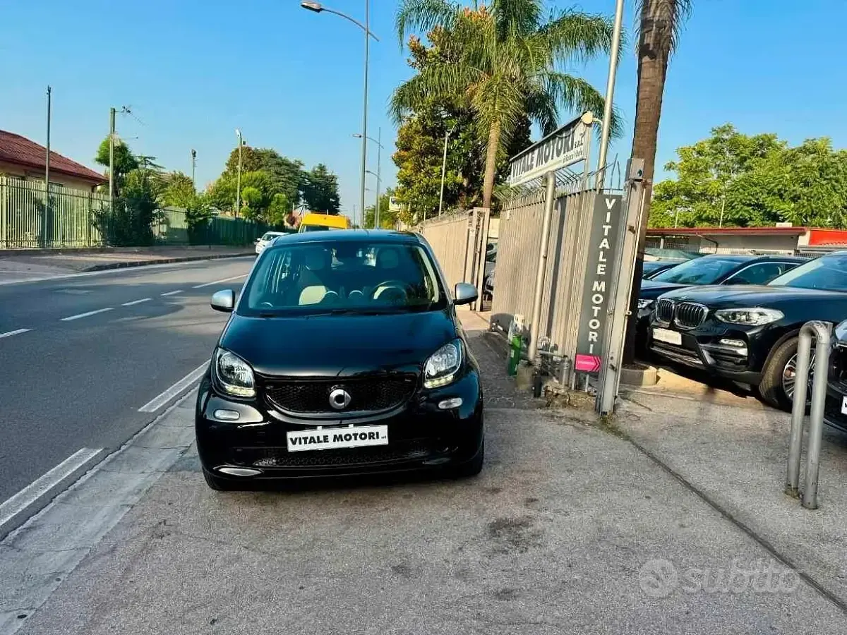 Usata Smart ForFour Prime 71 CV (52 kW) 2015 Nero Utilitaria
