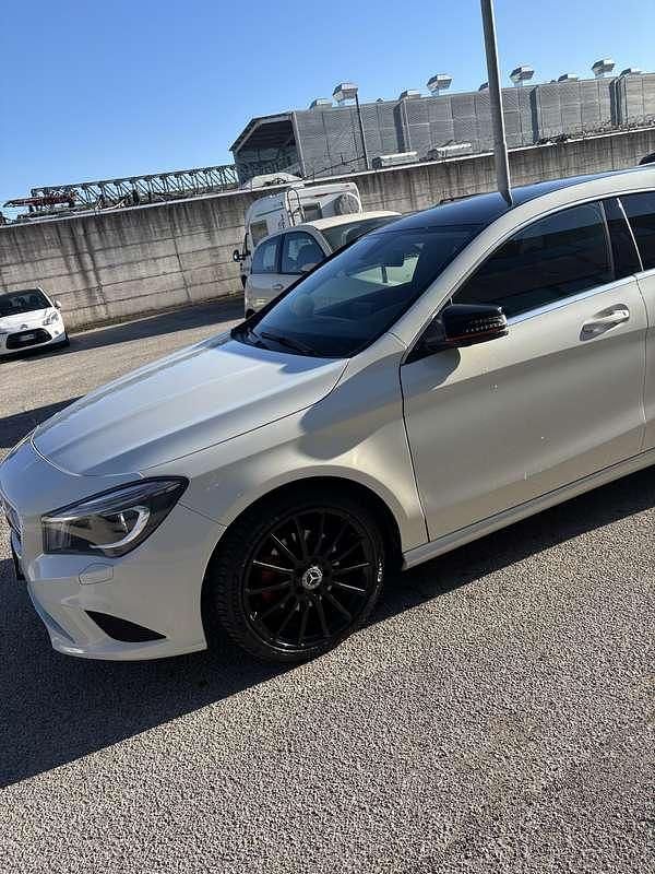 Usata Mercedes CLA220 Shooting Brake Premium 177 CV (130 kW) 2015 Station wagon