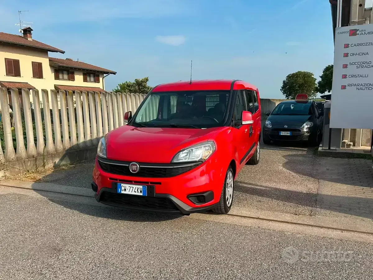 Usata Fiat Doblò 105 CV (77 kW) 2017 Rosso Monovolume