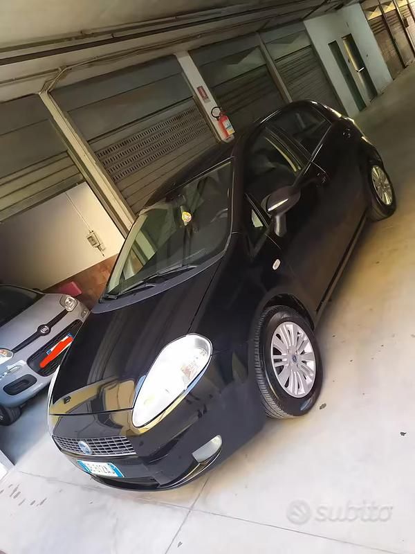 Usata Fiat Grande Punto Emotion 90 CV (66 kW) 2007 Nero Utilitaria