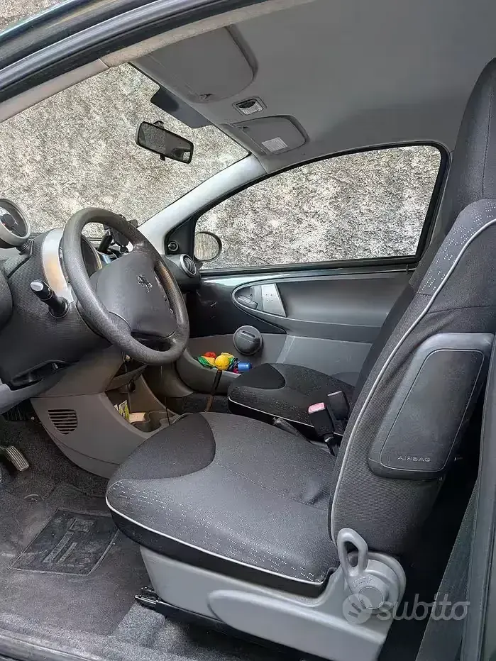 Usata Peugeot 107 68 CV (50 kW) 2010 Grigio Utilitaria