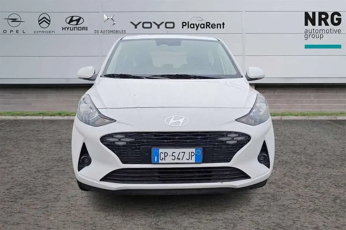 Usata Hyundai i10 67 CV (49 kW) 2023 Bianco Utilitaria