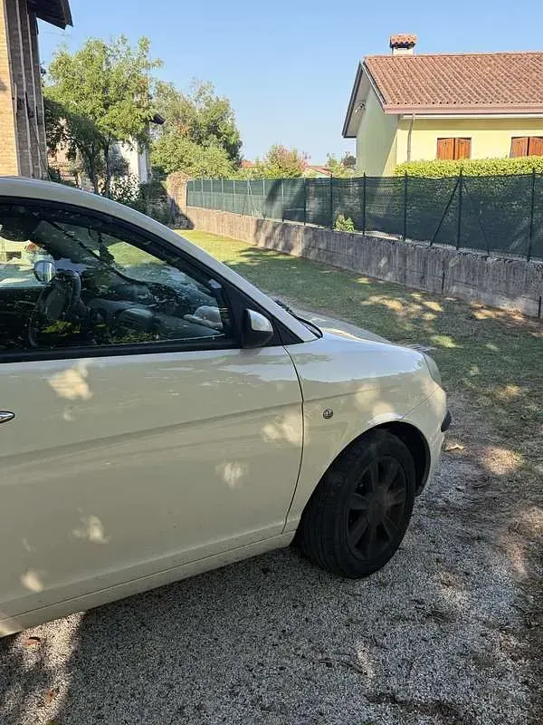 Usata Lancia Ypsilon 69 CV (50 kW) 2006 Utilitaria