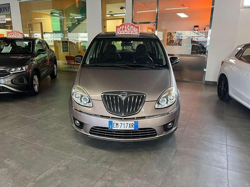 Usata Lancia Musa Gold 95 CV (69 kW) 2012 Grigio Monovolume