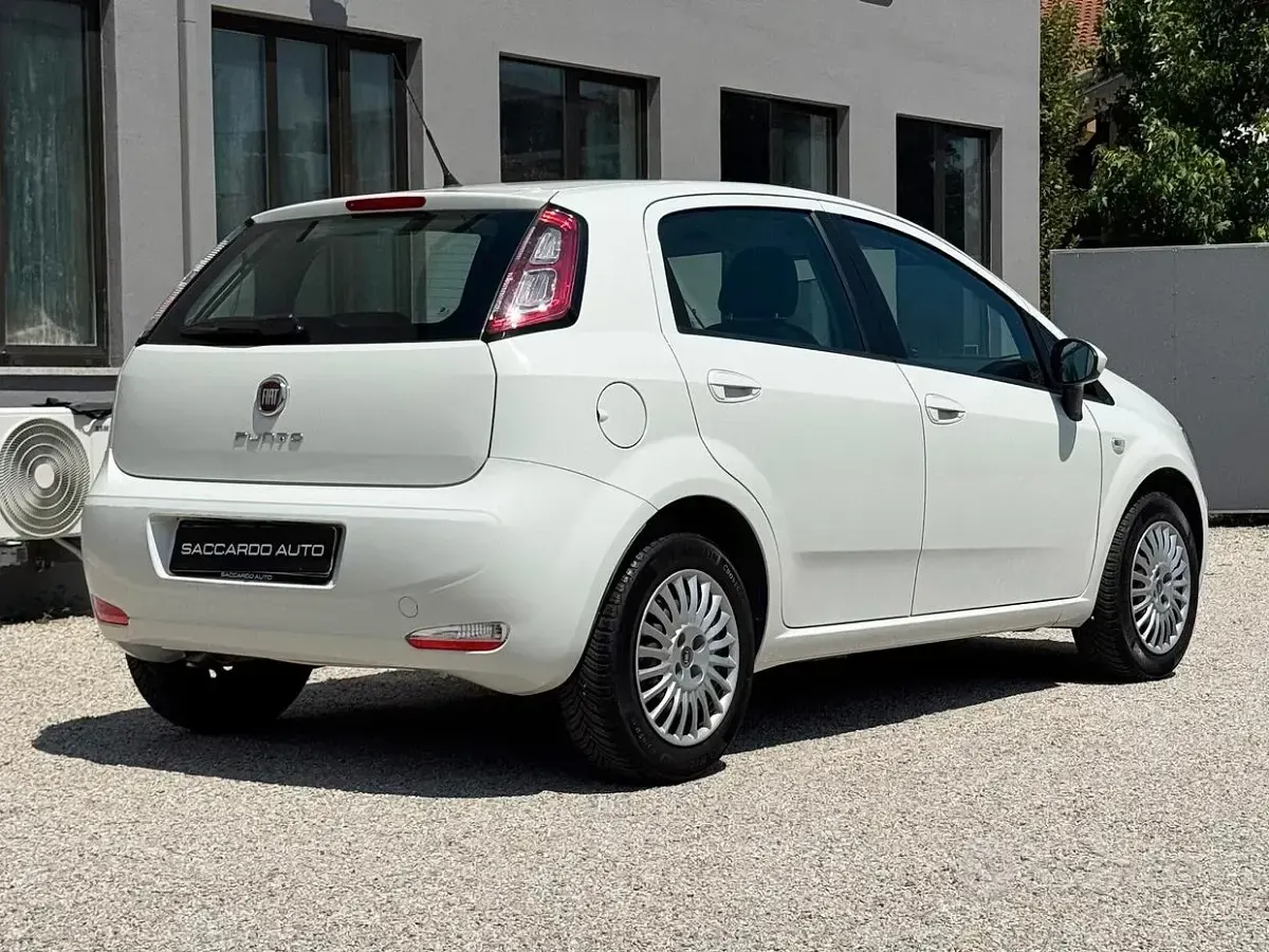 Usata Fiat Punto Street 69 CV (50 kW) 2013 Bianco Utilitaria