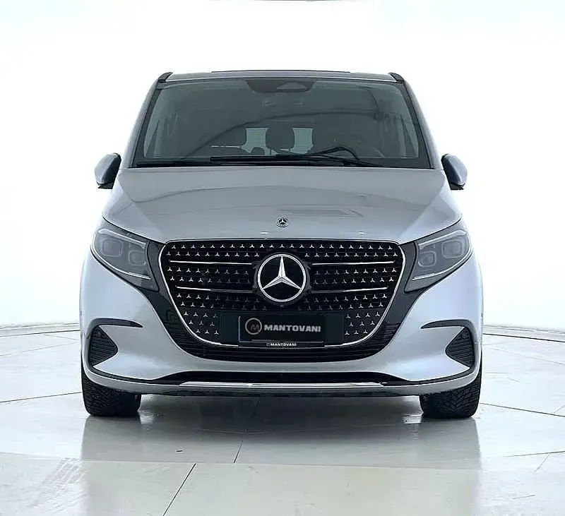 Usata Mercedes V300 Exclusive 237 CV (174 kW) 2025 Argento Monovolume
