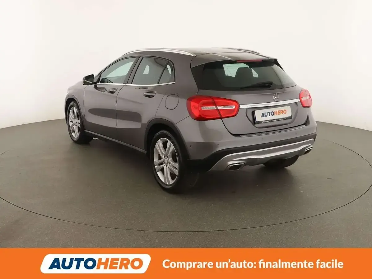 Usata Mercedes GLA200 Premium 136 CV (100 kW) 2017 Grigio SUV