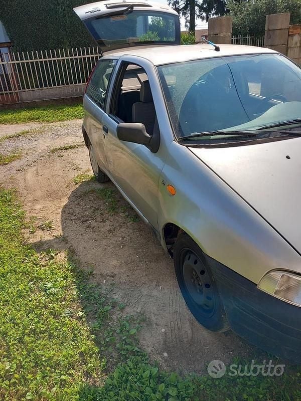 Usata Fiat Punto 80 CV (58 kW) 1999 Grigio Utilitaria