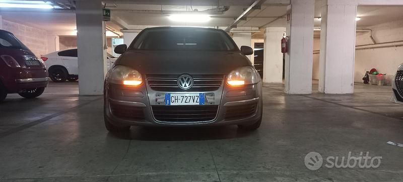Usata 2007 VW Jetta Sportline Tre volumi | 2800 € - Immagine 1/4