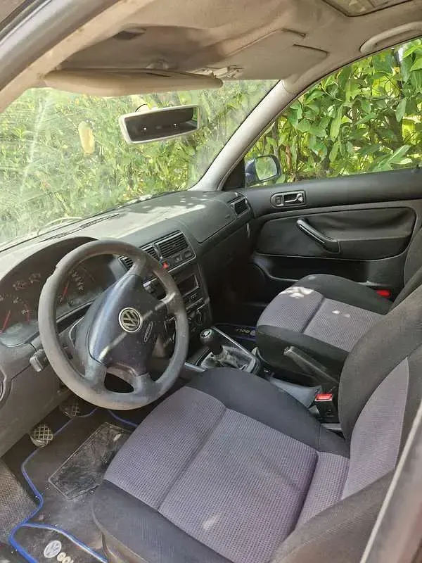 Usata VW Golf IV 101 CV (74 kW) 2003 Blu/azzurro Berlina
