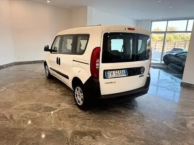 Usata Fiat Doblò Lounge 95 CV (69 kW) 2017 Bianco Monovolume