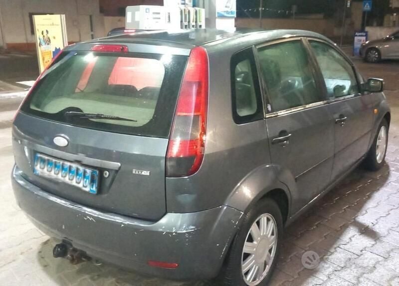 Usata Ford Fiesta 73 CV (53 kW) 2005 Utilitaria