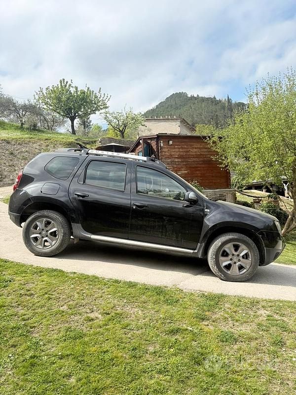 Usata Dacia Duster Lauréate 110 CV (80 kW) 2014 Nero SUV
