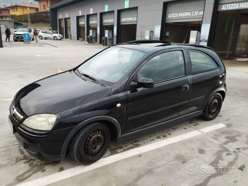 Nero Usata 2005 Opel Corsa Due volumi | 1000 € (Ottimo prezzo) - Immagine 1/3