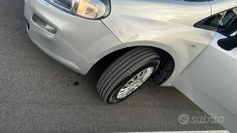 Usata Fiat Punto Street 77 CV (56 kW) 2018 Grigio Utilitaria