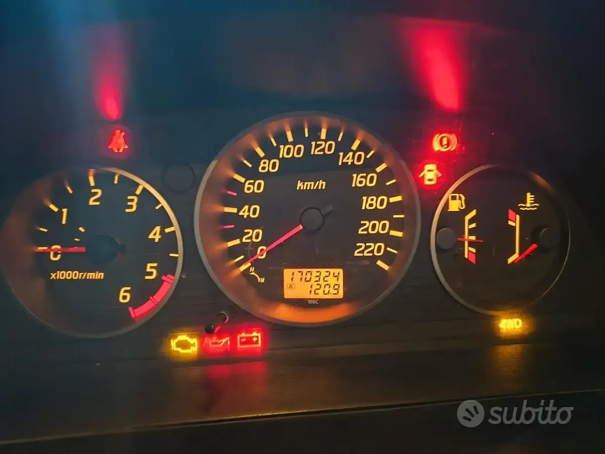 Usata Nissan X-Trail 136 CV (100 kW) 2003 Grigio SUV