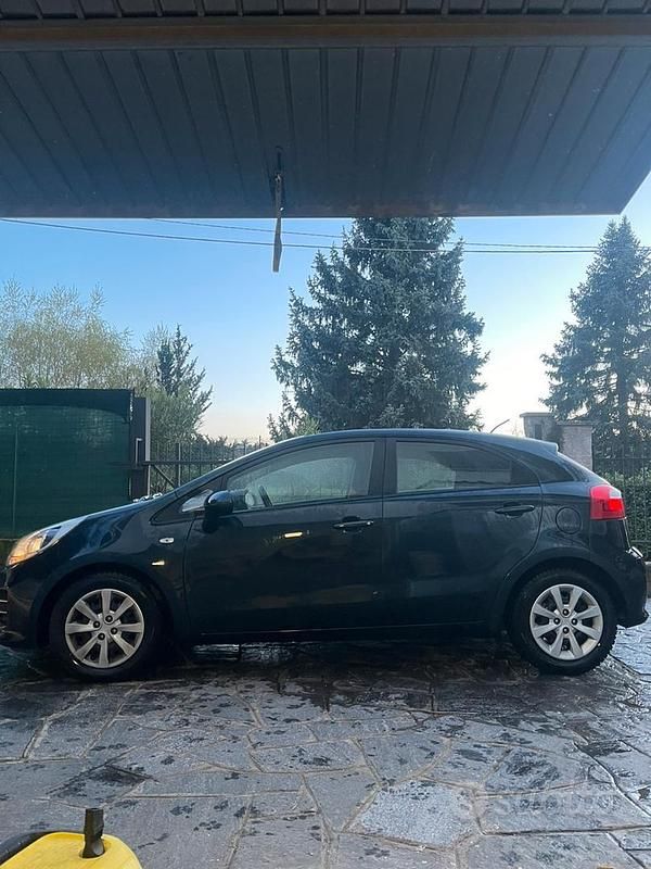 Usata Kia Rio 2015 Nero Utilitaria