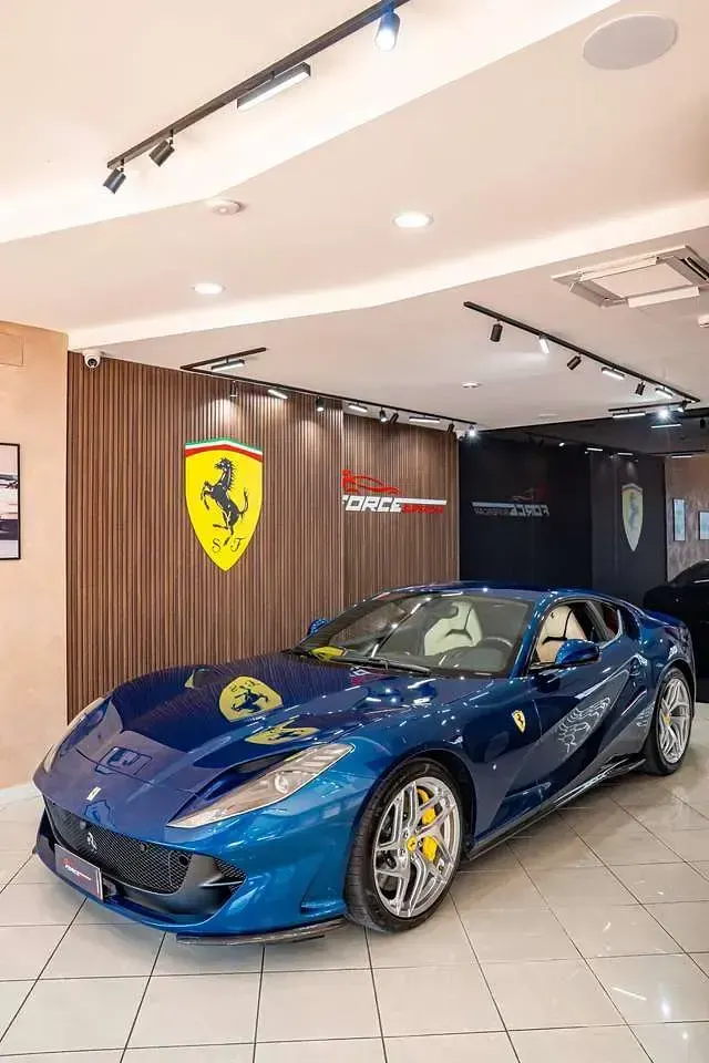 Usata Ferrari 812 799 CV (587 kW) 2018 Blu abu dhabi 526 Coupé
