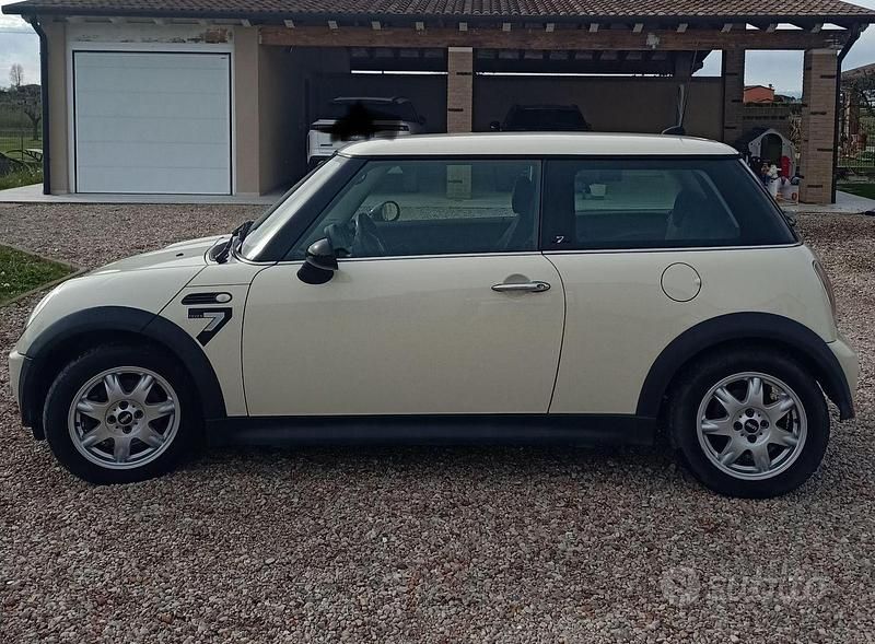 Usata Mini One D Seven 88 CV (64 kW) 2006 Bianco Utilitaria
