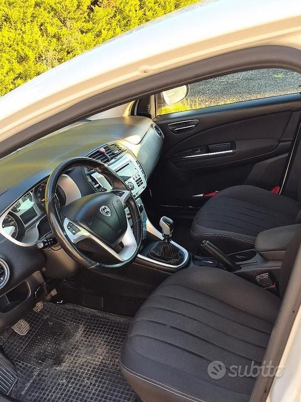 Usata Lancia Delta 120 CV (88 kW) 2013 Utilitaria