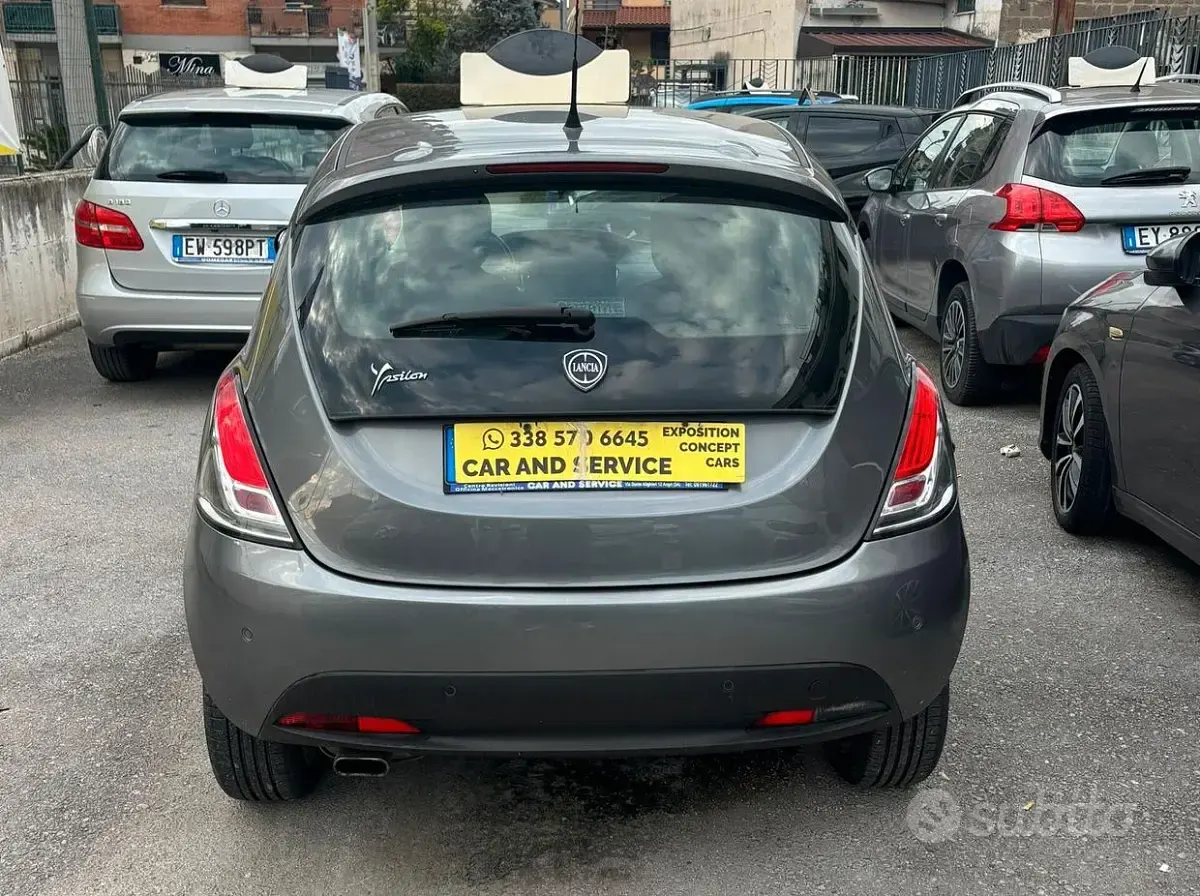 Usata Lancia Ypsilon 69 CV (50 kW) 2014 Grigio Utilitaria