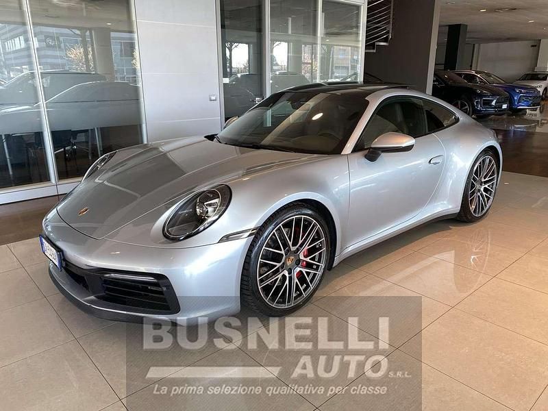 Usata Porsche 911 Carrera 4S 450 CV (330 kW) 2022 Argento dolomite Coupé