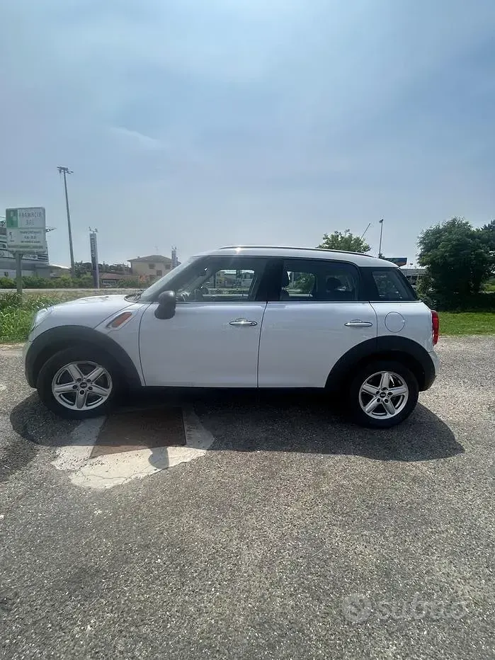 Usata Mini One Countryman 90 CV (66 kW) 2011 Bianco SUV