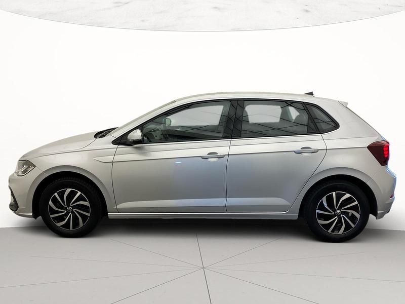 Usata VW Polo Life 95 CV (69 kW) 2023 Reflex silver metallizzato Utilitaria