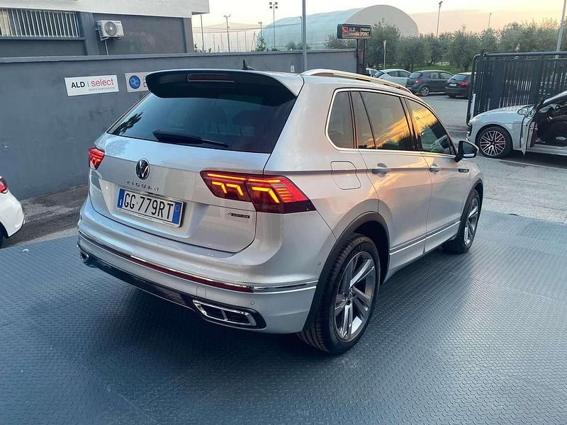 Usata VW Tiguan R-line 200 CV (147 kW) 2021 Argento SUV