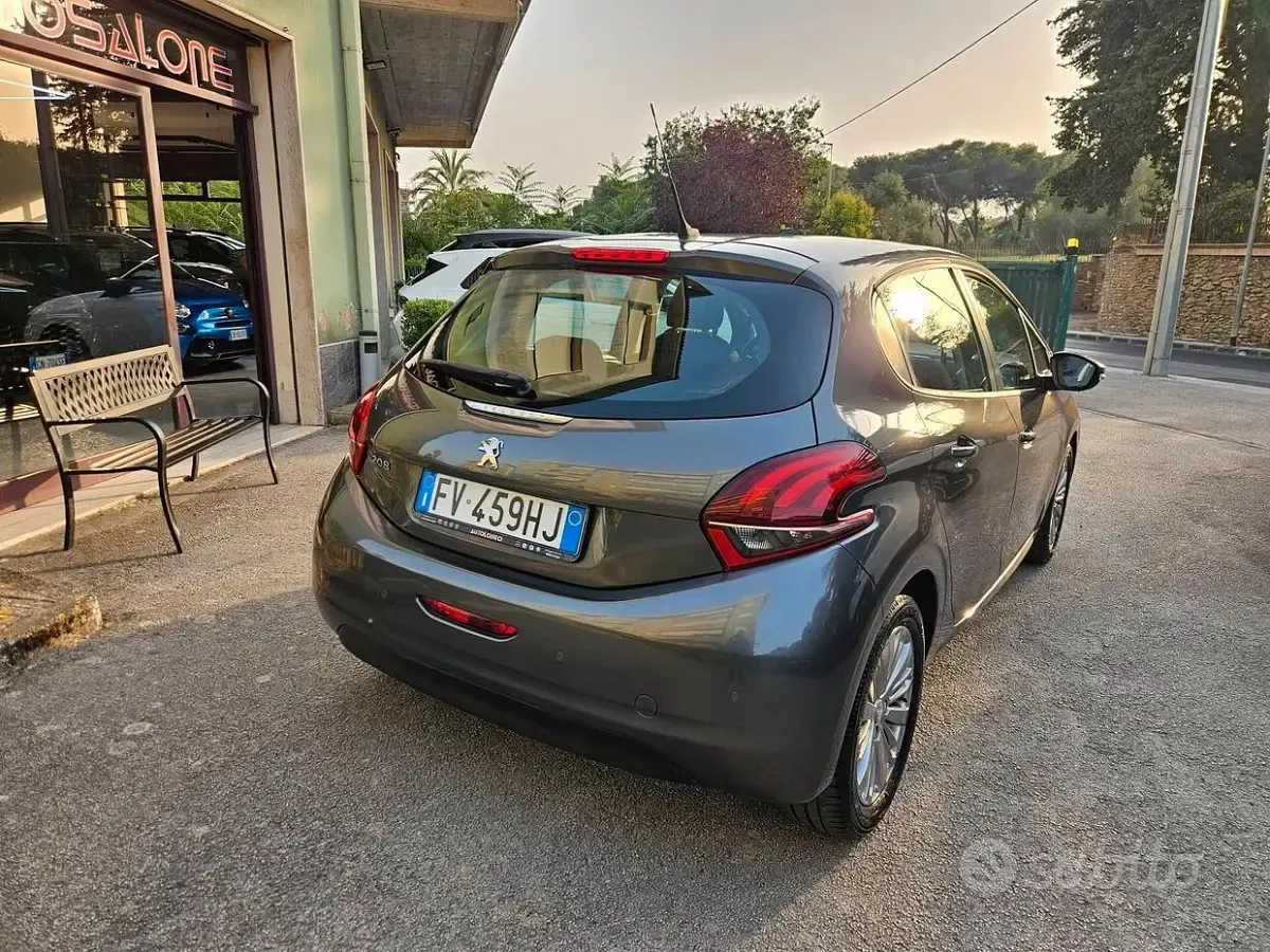 Usata Peugeot 208 Allure 82 CV (60 kW) 2019 Grigio Utilitaria