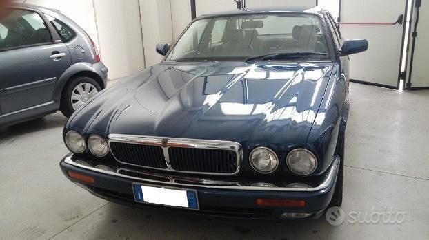 Blu Usata 1995 Jaguar XJ6 Tre volumi | 9000 € - Immagine 1/4