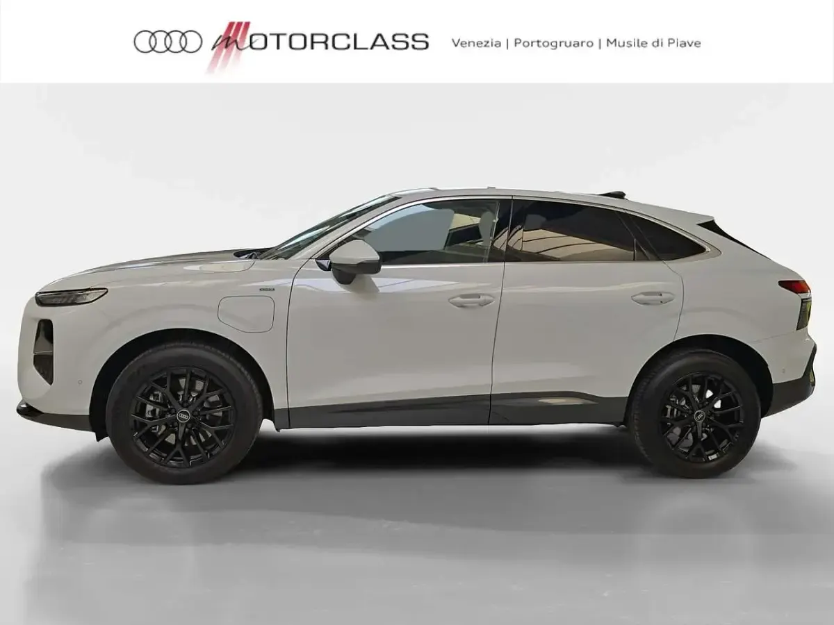 Nuova Audi Q3 Sportback Advanced 272 CV (200 kW) 2026 Bianco ghiacciaio metallizzato SUV