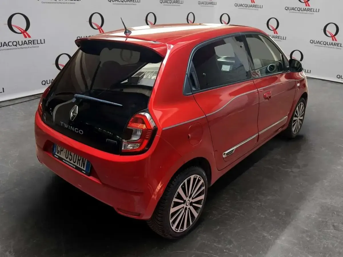 Usata Renault Twingo Techno 60 kW (82 CV) 2023 Rosso Utilitaria