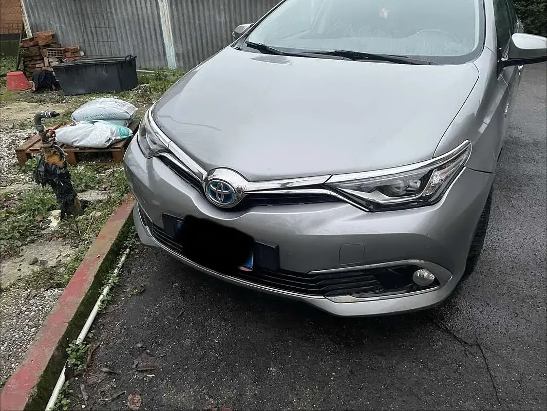 Usata Toyota Auris Hybrid Lounge 99 CV (72 kW) 2016 Station wagon