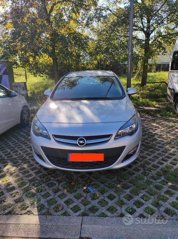 Usata Opel Astra 110 CV (80 kW) 2013 Grigio Station wagon