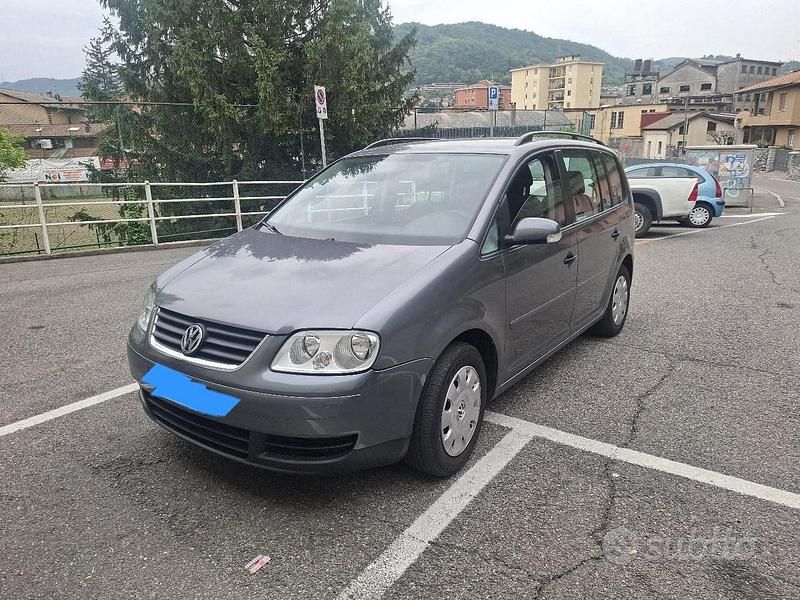 Usata VW Touran 105 CV (77 kW) 2005 Grigio Monovolume