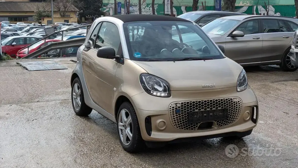 Usata Smart ForTwo Coupé Passion 60 kW (82 CV) 2020 Oro champagne Utilitaria