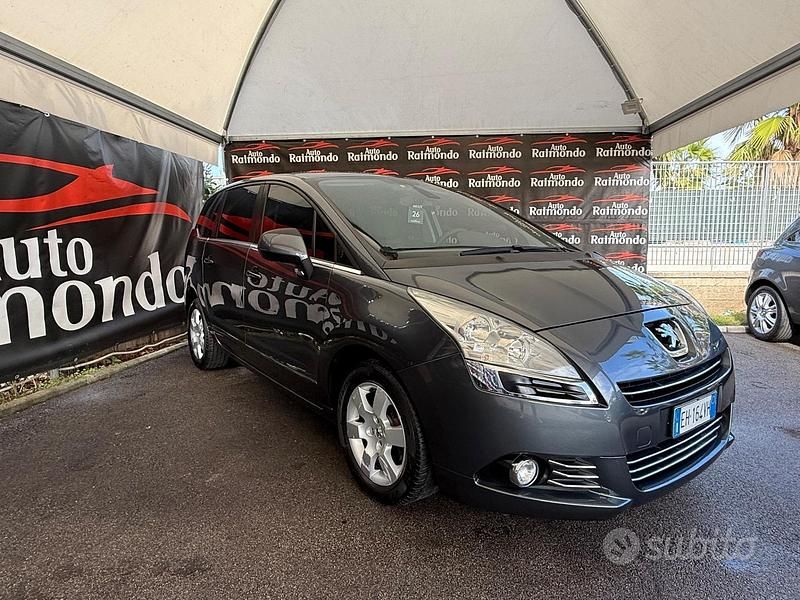 Usata Peugeot 5008 112 CV (82 kW) 2011 Grigio Monovolume