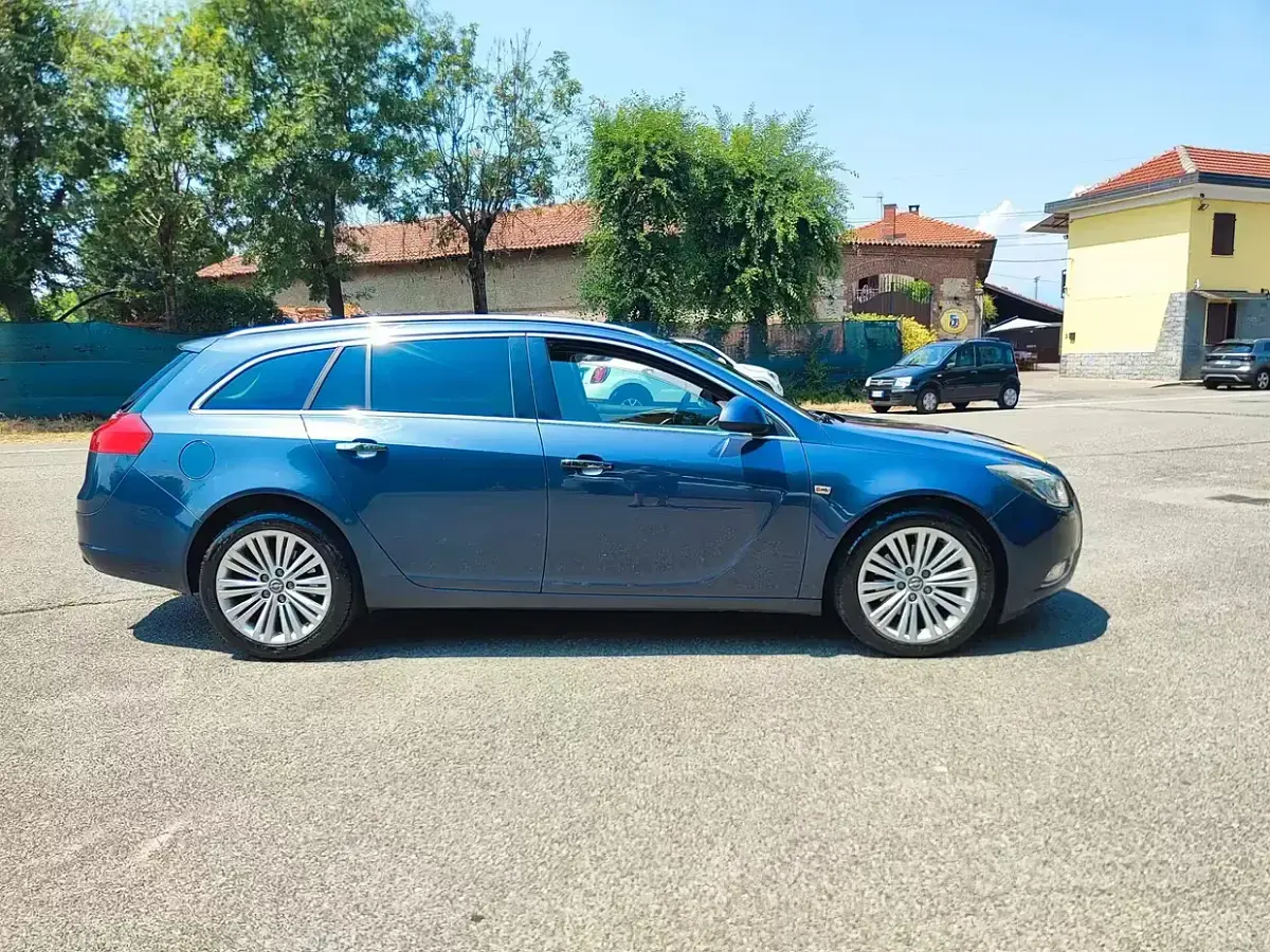 Usata Opel Insignia 220 CV (161 kW) 2009 Grigio Station wagon