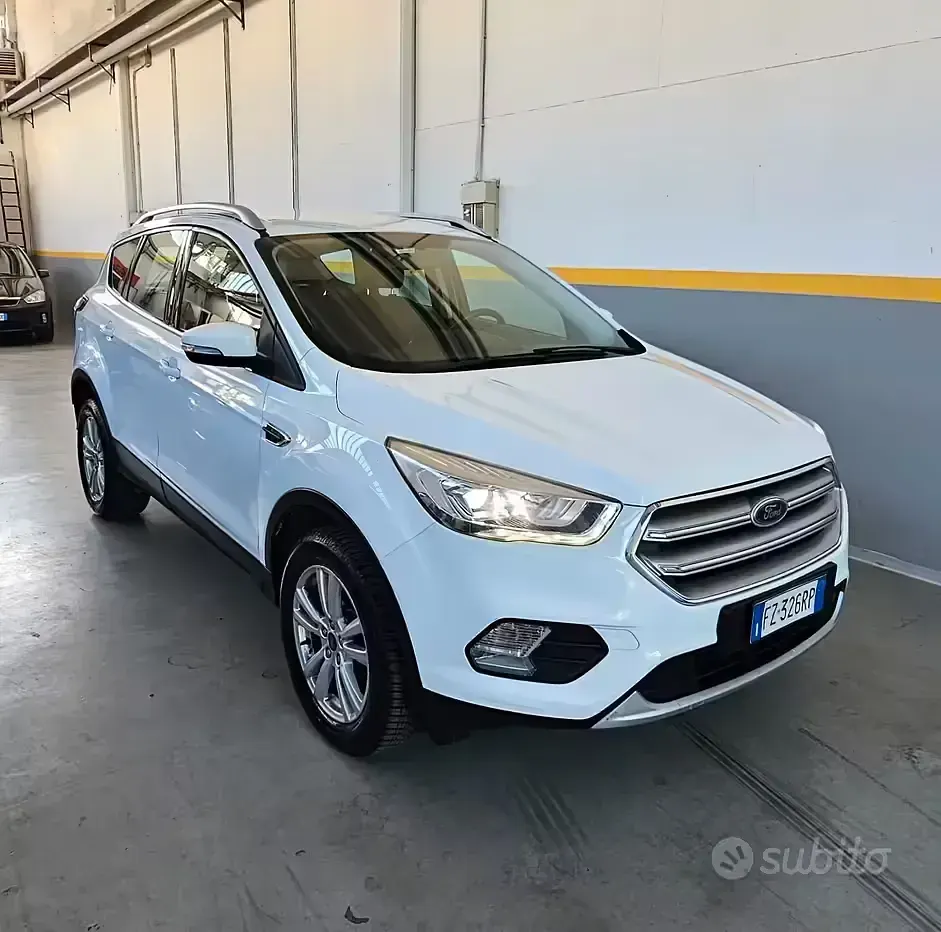 Usata Ford Kuga 120 CV (88 kW) 2019 Bianco SUV