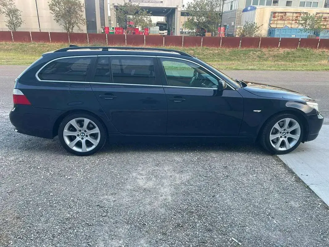 Usata BMW 530 235 CV (172 kW) 2007 Bluazzurro Station wagon