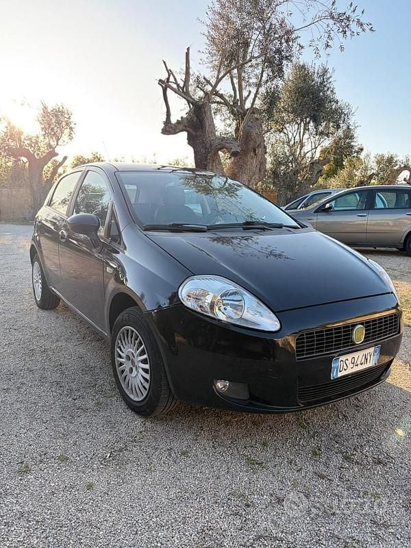 Usata Fiat Punto Easy 77 CV (56 kW) 2012 Nero Utilitaria